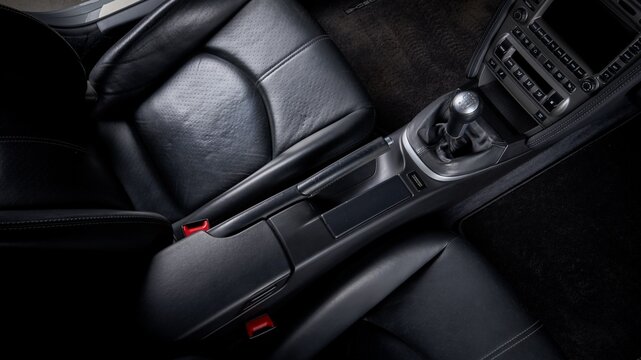 Handbrake and shifter in a car