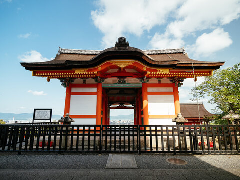 Saimon, Kiyomizu-dera in Kyoto, Japan