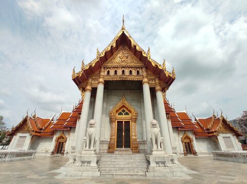 Wat Benchamabophit Dusitwanaram, Also known as the marble temple, it is one of Bangkok's best-known temples and a major tourist attraction.