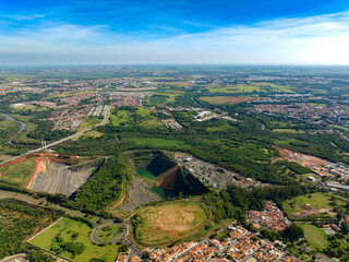 Mineração e industria em área residencial em cidade de Paulínia SP (Paulinia) interior de São...