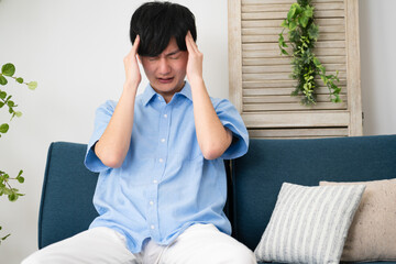 私服姿の若い男性　ライフスタイルイメージ