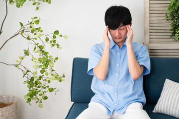 私服姿の若い男性　ライフスタイルイメージ