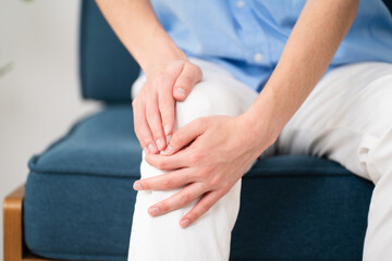 私服姿の若い男性　ライフスタイルイメージ