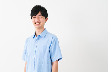 私服姿の若い男性　ライフスタイルイメージ