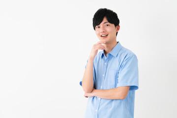 私服姿の若い男性　ライフスタイルイメージ