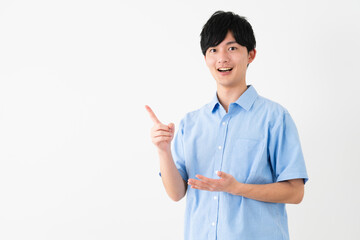 私服姿の若い男性　ライフスタイルイメージ