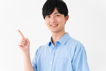 私服姿の若い男性　ライフスタイルイメージ