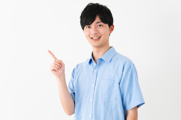 私服姿の若い男性　ライフスタイルイメージ