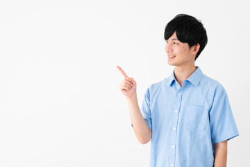 私服姿の若い男性　ライフスタイルイメージ