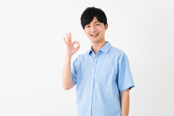 私服姿の若い男性　ライフスタイルイメージ