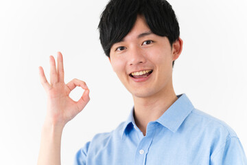 私服姿の若い男性　ライフスタイルイメージ
