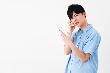 私服姿の若い男性　ライフスタイルイメージ