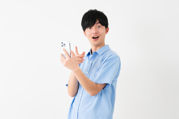 私服姿の若い男性　ライフスタイルイメージ