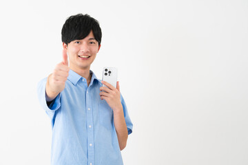 私服姿の若い男性　ライフスタイルイメージ