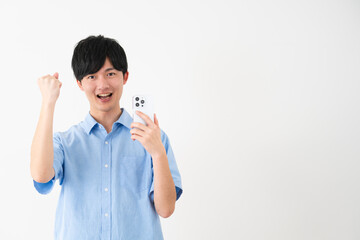 私服姿の若い男性　ライフスタイルイメージ