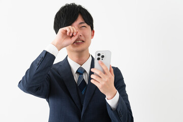 ビジネススーツを着ている若い男性　ビジネスイメージ	
