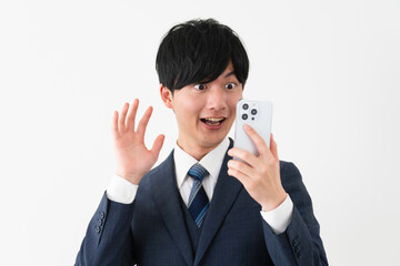 ビジネススーツを着ている若い男性　ビジネスイメージ	
