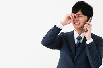 ビジネススーツを着ている若い男性　ビジネスイメージ	
