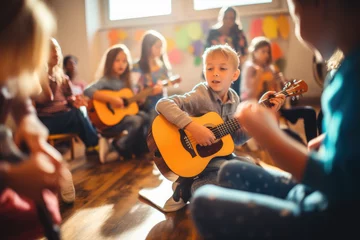Keuken foto achterwand Muziekwinkel young children playing guitar in classroom