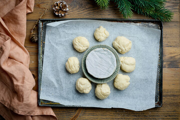 Fototapeta na wymiar raw yeast dough buns