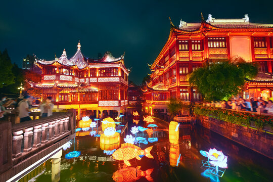 Night Market of Yu Yuan Gardens with his lake decorated for the Chinese Lantern Festival Crowd of People at blue hour.  Shanghai traditional shopping street of Yu Yuan Gardens at night. Shanghai