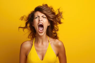 Fotobehang a woman screaming on yellow background © Kien