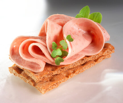 Jagdwurst, Wurst, Wurstbrot, Jagdwurst auf Kn&auml;cke, Aufschnitt,
