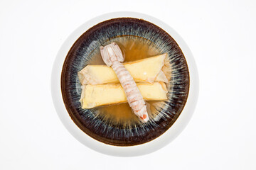 Piatto gourmet pesce cannelloni in brodo