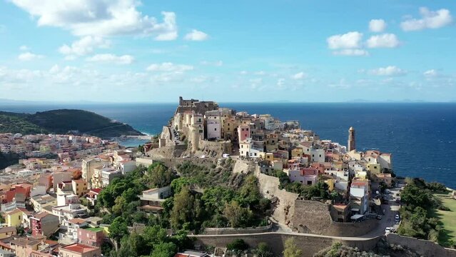survol de la Sardaigne en Italie vers Castelsardo