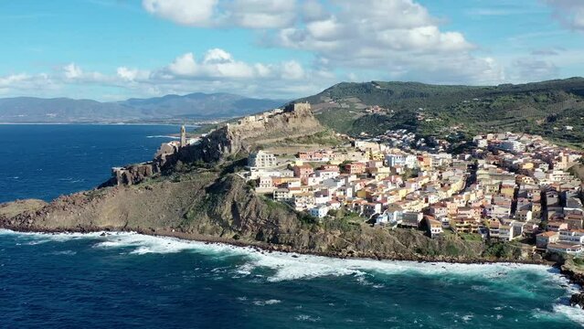 survol de la Sardaigne en Italie vers Castelsardo