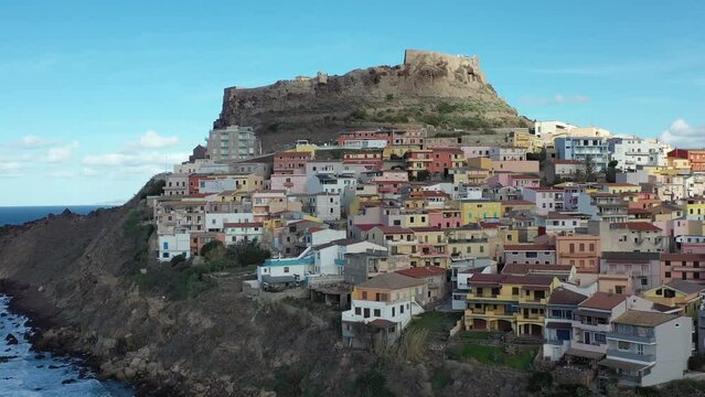 survol de la Sardaigne en Italie vers Castelsardo