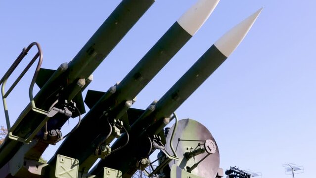 Mobile air defense missile system with radar station