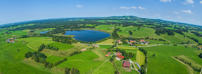 Typische Allgäuer Landschaft nahe Roßhaupten rund um die Ortschaft Sameister