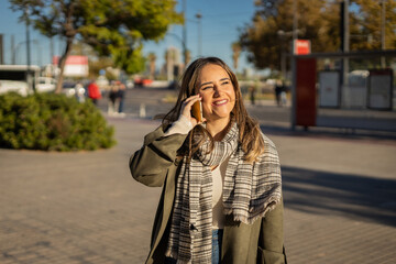 Fototapeta premium smiling young girl talking on the phone