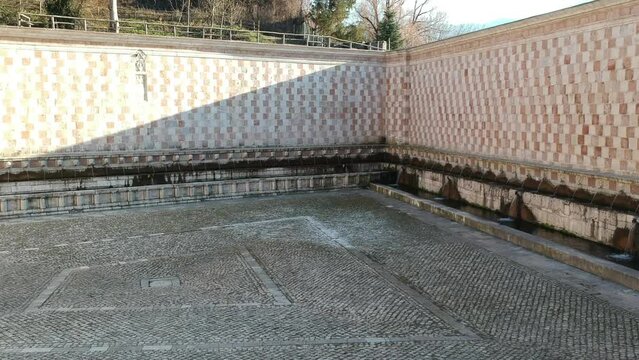 Fontana delle 99 cannelle