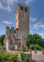 Castello di Castellaro Lagusello in provincia di Mantova