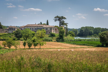 Panoramica di Castellaro Lagusello in provincia di Mantova