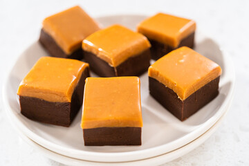 Caramel fudge