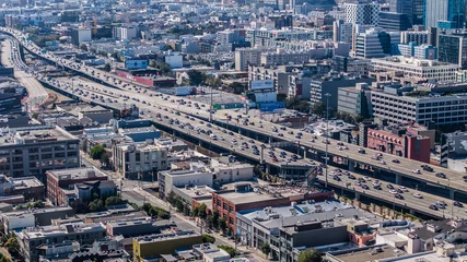 Dekokissen aerial cityscape view of Rincon Hill District in San Francisco with massive traffic on Interstate 80, driving to and coming from San Francisco – Oakland Bay Bridge © Mario Hagen