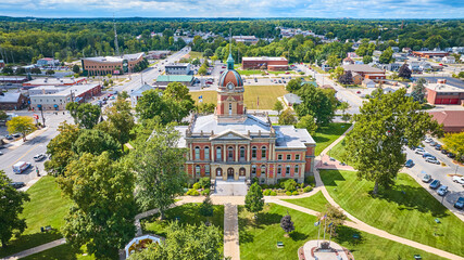 Aerial View of Grand Courthouse in Goshen Town Square - obrazy, fototapety, plakaty