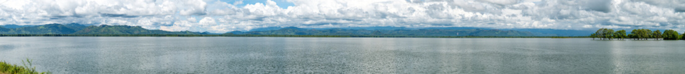 Udawalawe, Sri Lanka: Panorama des Udawalawe Reservoirs - obrazy, fototapety, plakaty