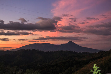 El volcán de San Salvador durante un bello atardecer de Noviembre