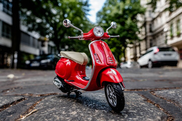 red vespa scooter miniature model - obrazy, fototapety, plakaty