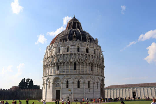 Das Baptisterium in Pisa auf der Piazza dei Miracoli, Italien