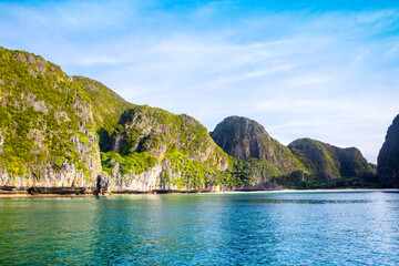 Fototapeta premium Beautiful tropical landscape of the Maya Bay in the Phi Phi Islands in Thailand