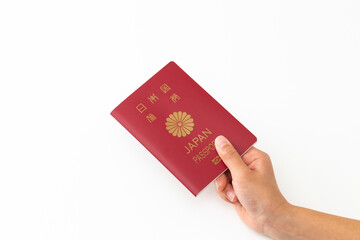 パスポートを持つ手元