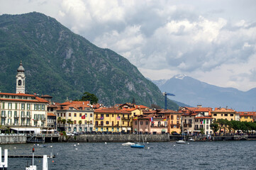 Fototapeta na wymiar charming Lake Como coastal town.