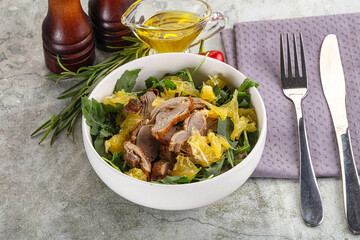 Salad with roasted duck and orange