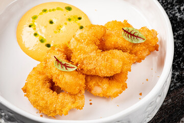 deep fried shrimps with sauce