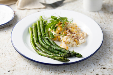 Asparagus with roasted eggs